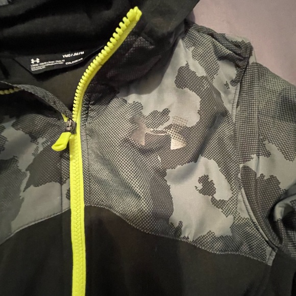 Boys UnderArmour hooded jacket - Picture 2 of 7